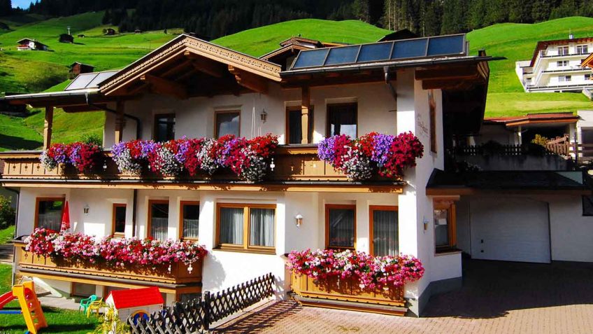 Schöne Aussicht Family Ferienwohnungen Appartements in Tux